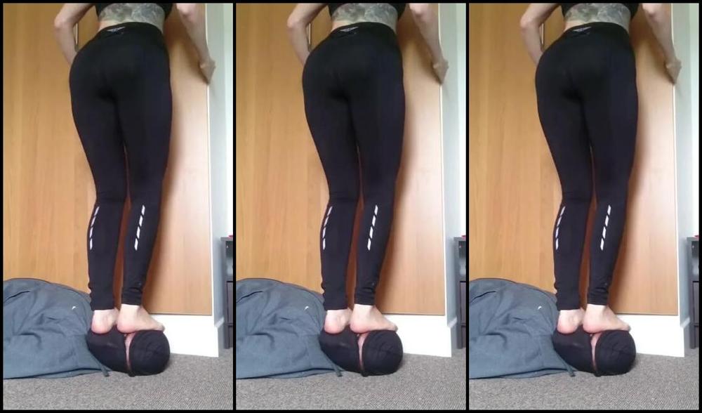 Yourgoddessanna51K Nicknamed Yourgoddessanna1 04 10 2018 Onlyfans Video Doing Squats And Stretches On A Slaves Face