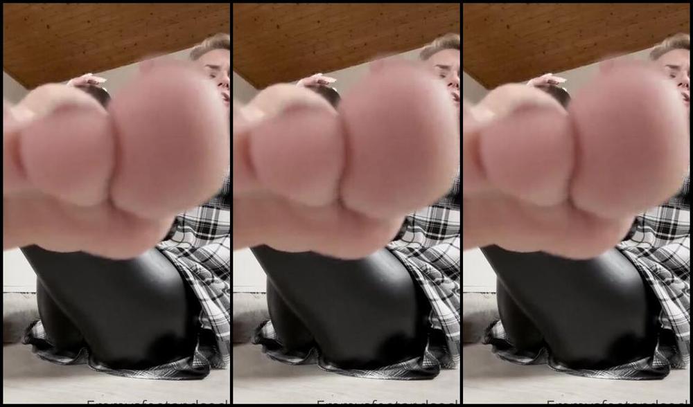 Emmysfeetandsocks Aka Emmyfeetandsocks Onlyfans One Day Without Socks Is Always Too Sweaty But Thankfully I Got You For The Cleaning Afterwardsp