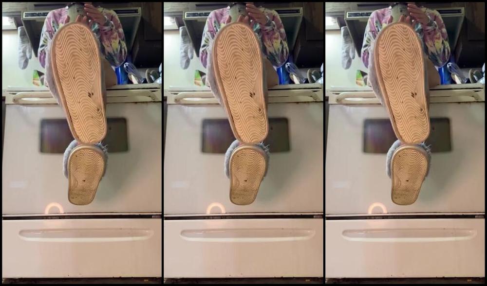 Soldmysolesforink Nicknamed Soldmysolesforink 10 31 2024 Onlyfans Video Happy Halloween My Apologies Work Went To Absolute Crap This Week