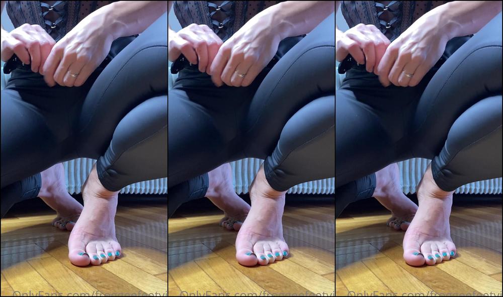 Froggeefeetvip My Fav Mules Leggings Watch Till The End I M Naked