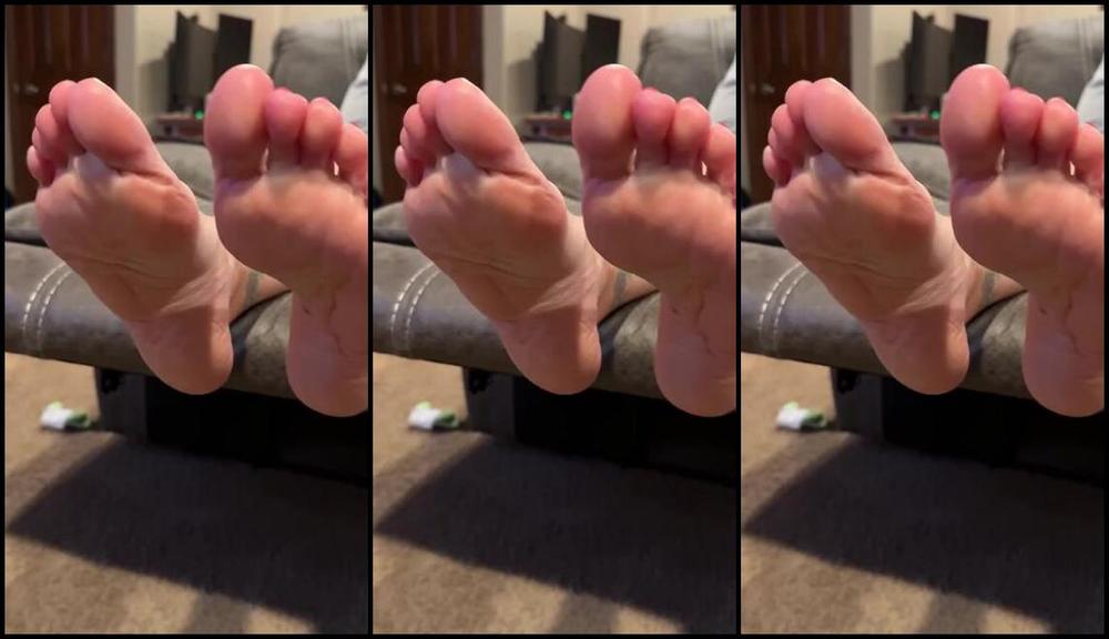 Solemate91 Nicknamed Solemate91 Onlyfans Even Though I M Falling Asleep Watching Tv That Doesn T Mean My Feet Are Off Limits You Want