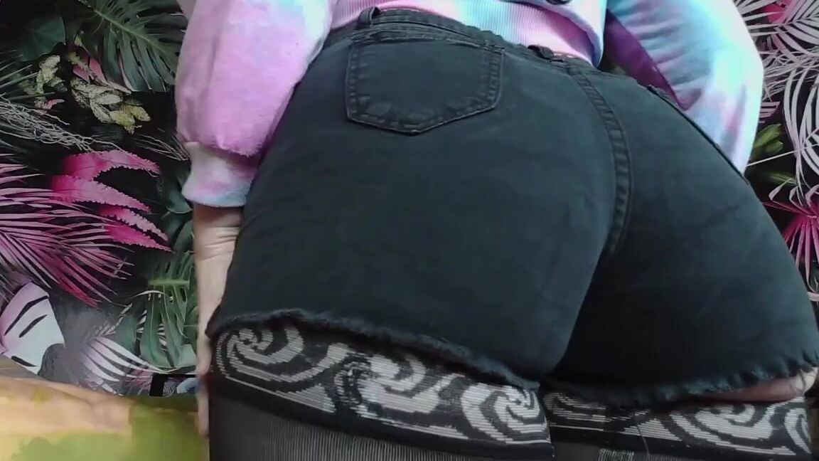 Bastienne Cross Nicknamed Bastiennecross Onlyfans These Shorts Usually Fit Me Perfectly And I Know Exactly Why I Cant Get Them