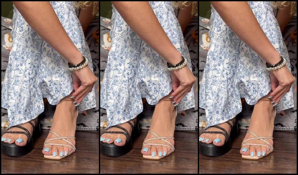 Greek Goddess Li Aka Greekli77 10 16 2024 Onlyfans Video Day 3 Of Showing You New Shoes I Bought In Greece