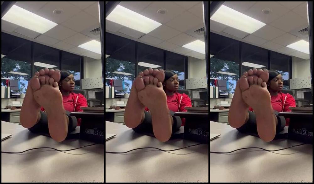 Jaefeetz Onlyfans Moisturizing My Pretty Feet At My Desk Thank Goodness My Boss Didn T Walk In Onp