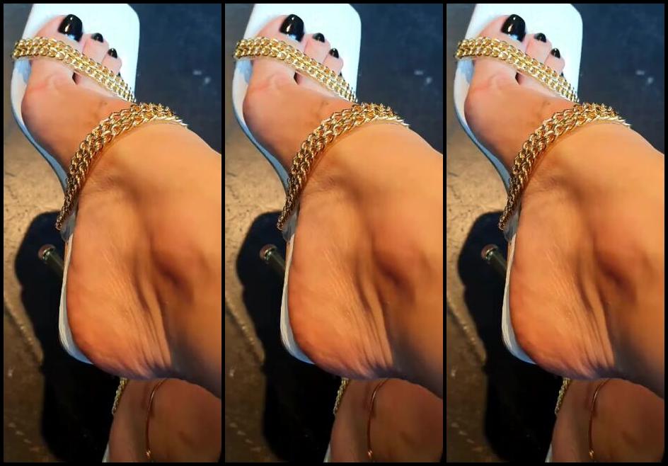 Sofiastoe Aka Sofiastoes Onlyfans Just Me In A Waiting Room Can You Keep Your Eyes Away