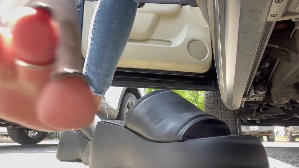 Waifu Jess Nicknamed Waifufeetmilkog Onlyfans Public Crush Clip I Saw A Water Bottle And I Couldn T Resist