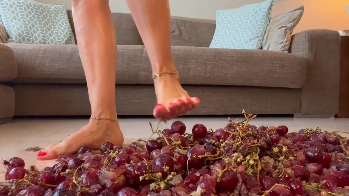 Simply Milena Nicknamed Simplymilena Onlyfans First Crushing Video I Made Amp It Was So Satisfying Should I Start Making Milena Branded