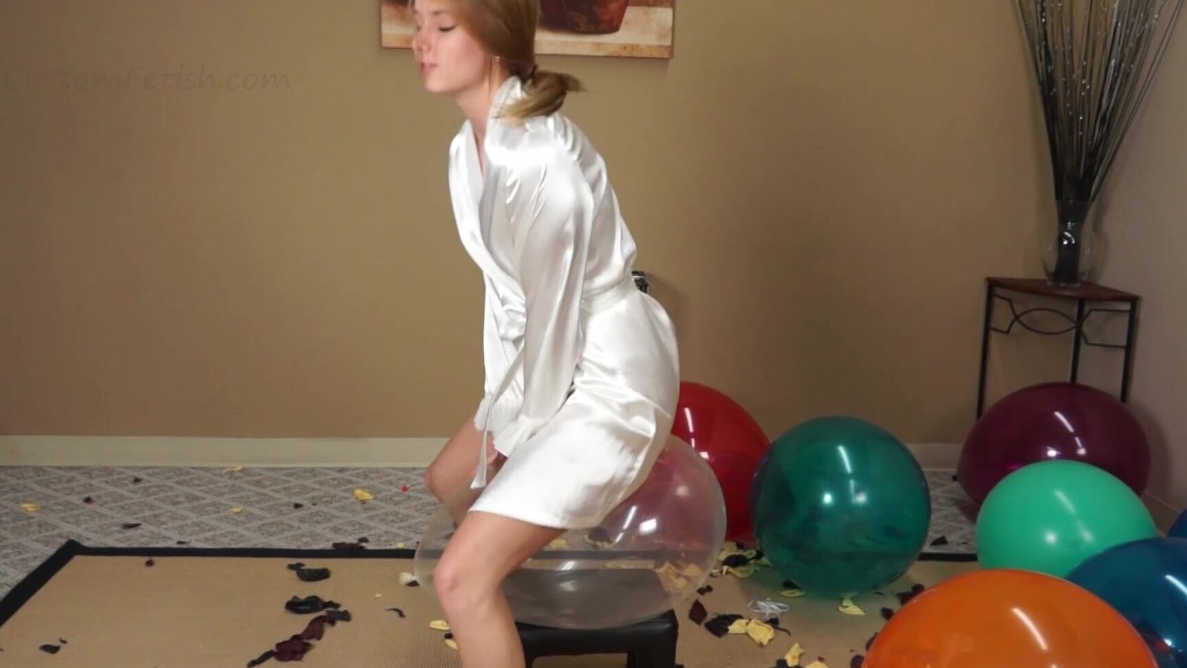 Custom Fetish Amber Sit Pops Balloons