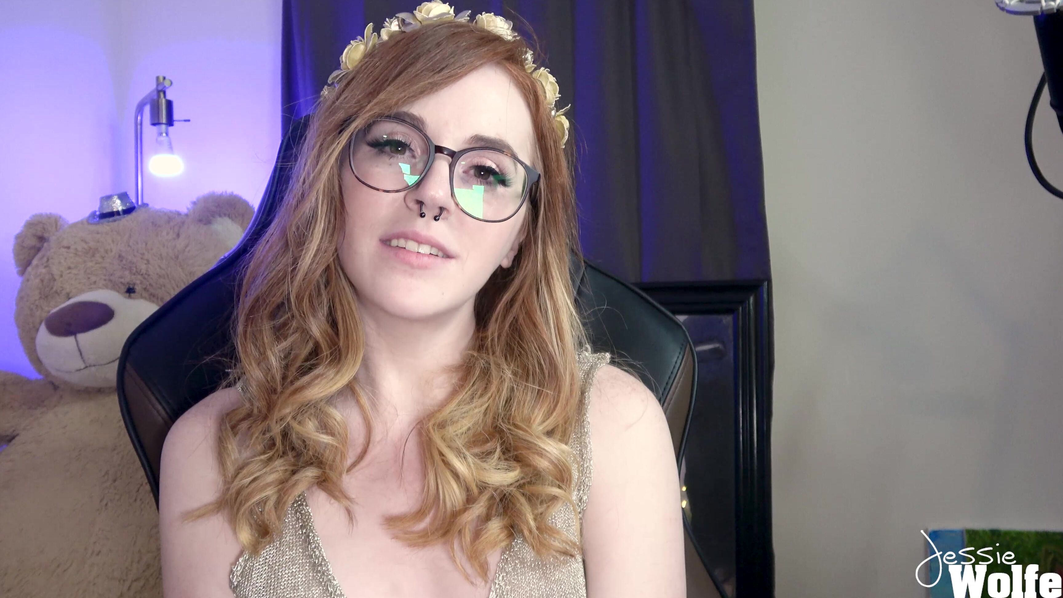 Goddess Worship, Femdom, Vaping , Redhead jessie wolfe worship vaping goddess ManyVids