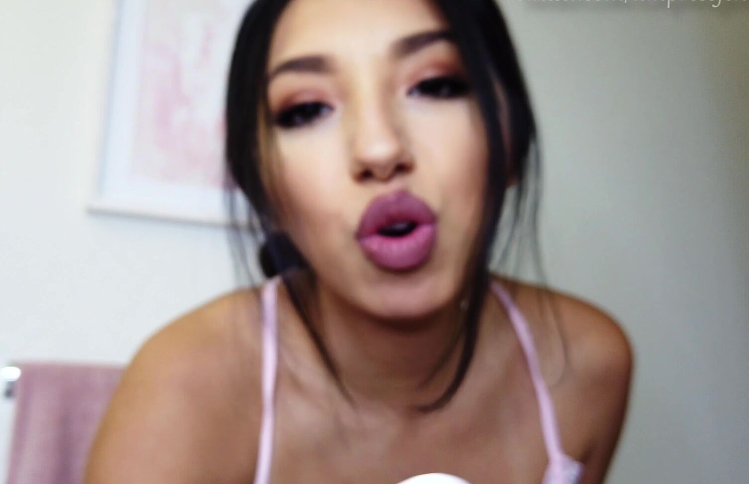 Empress Jennifer Faggot Facial