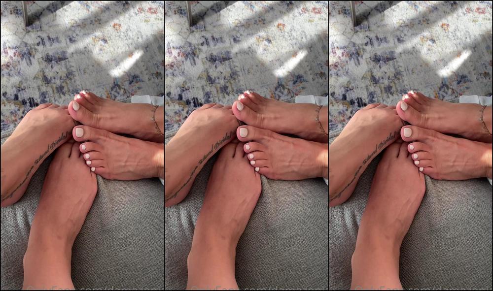 Mistress Damazonia Your Dick In The Middle