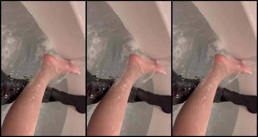 Nylonskitten Nicknamed Nylonskitten 10 13 2023 Onlyfans Video Wet Look In My Blackampwhite Tights Last Night Which Leg Is Your Favorite Happy