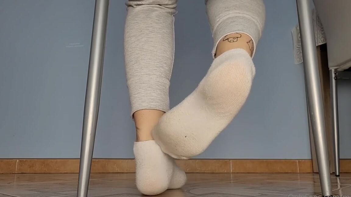 Masmr Onlyfans 8March White Ankle Socks Under Chair Taking Them Off By Feet Only Halfway Off Teasing To Barefe