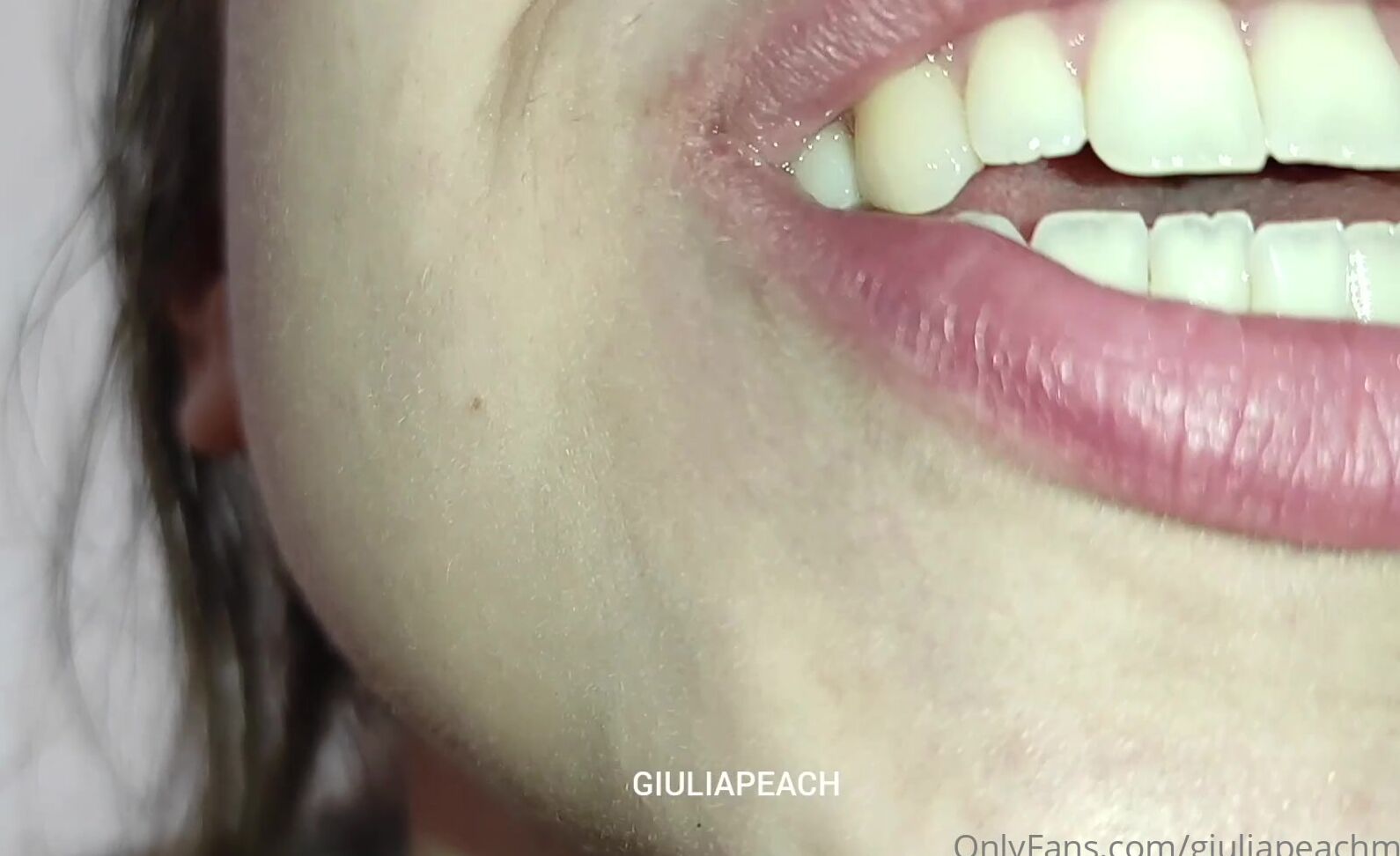 Giuliapeachxx Queen Giulia Just Woke Up And Is Searching For A Prey To Eat For Breakfast Wha