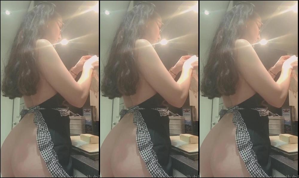 emilyhill-07-01-2022-2322621831-i-know-it-s-deffo-not-the-festive-season-anymore-but-i-just-found-this-vid-and-thought-it