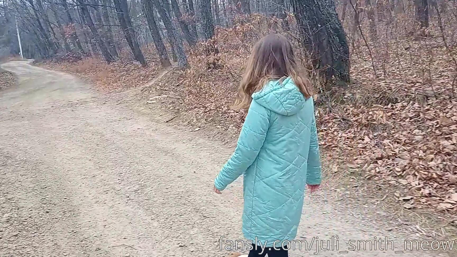 Juli Smith Meow Деревенская девушка показала сиськи и киску рядом с дорожными работами Pornhub