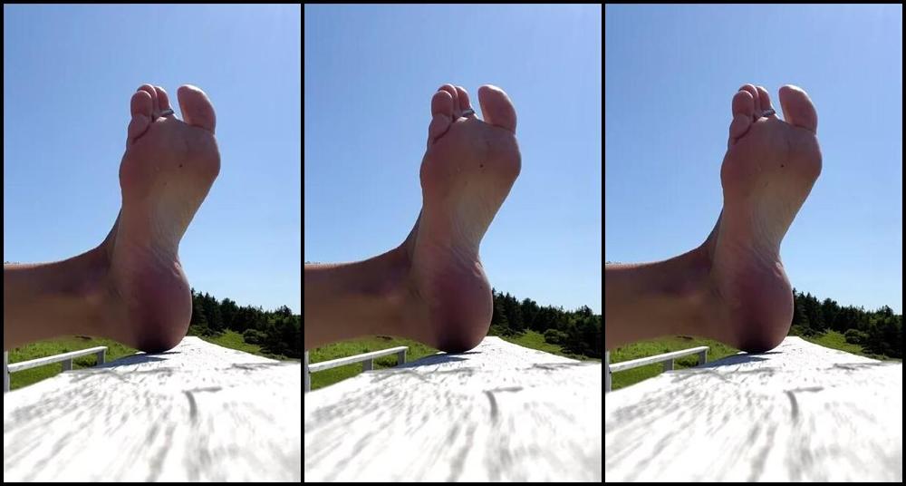 Lezlyan Nicknamed La Little Dancer Feet Onlyfans On My Hike I Stopped To Do Some Light Stretching And Whale Watching And Of Course