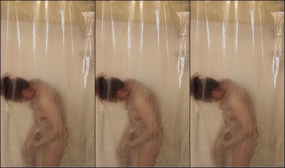 Bee Main Who Wants To Come Shower With Me Showers Feel So Good It Would Feel Bette