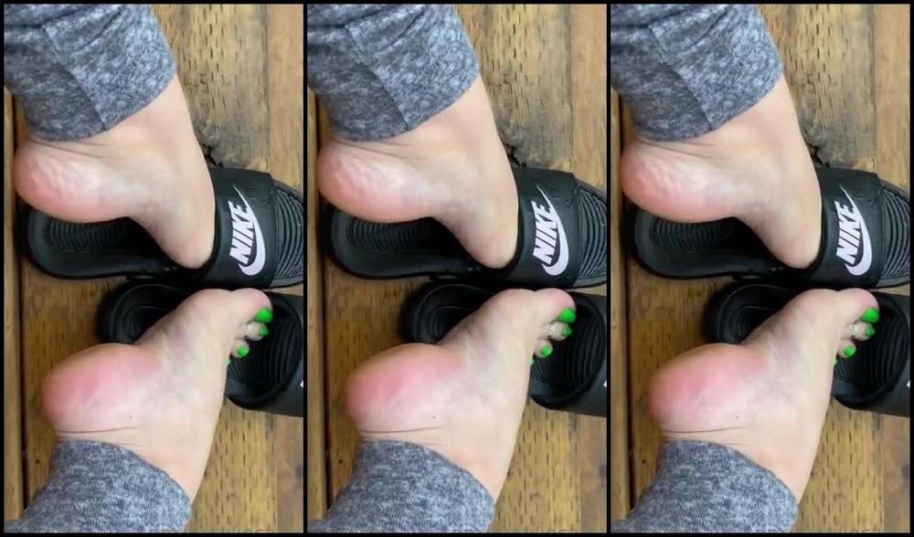 Caroline Aka Feetsiecakes Onlyfans Early Morning Rainy Feet How Do We Feel About The Colour 6