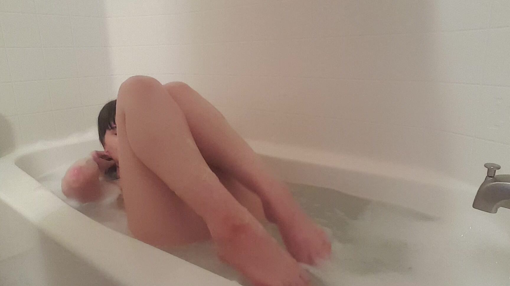 Frostyprincess Watching Me In Bathtub