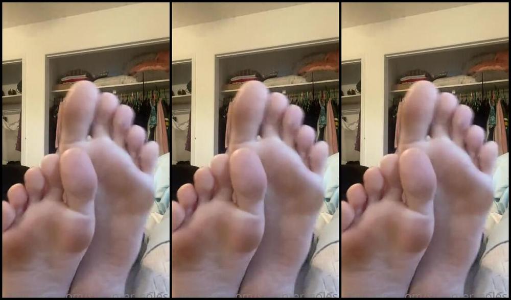 Summer Solesis Nicknamed Summer Solesis Onlyfans Morning Sole Stretches