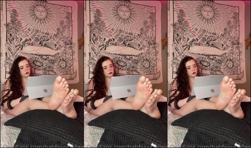 Babbyyybelleee Ignoring You While I Work Toes Wiggling And Sole Scrunching