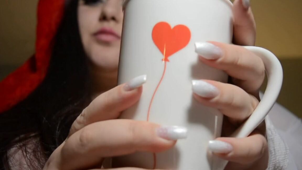 Destinydiaz Jingle Bells Nail Tapping