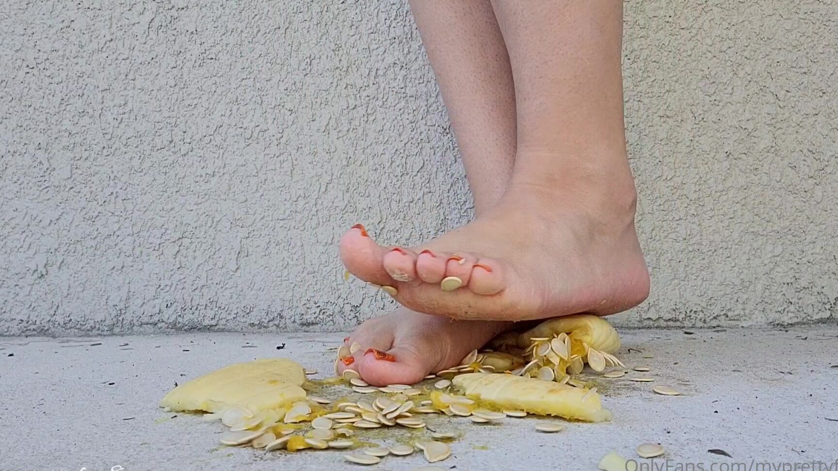 Myprettyfeet Smashing Pumpkin This Is The Second Half Of Yesterday S Pumpkin Play Clip