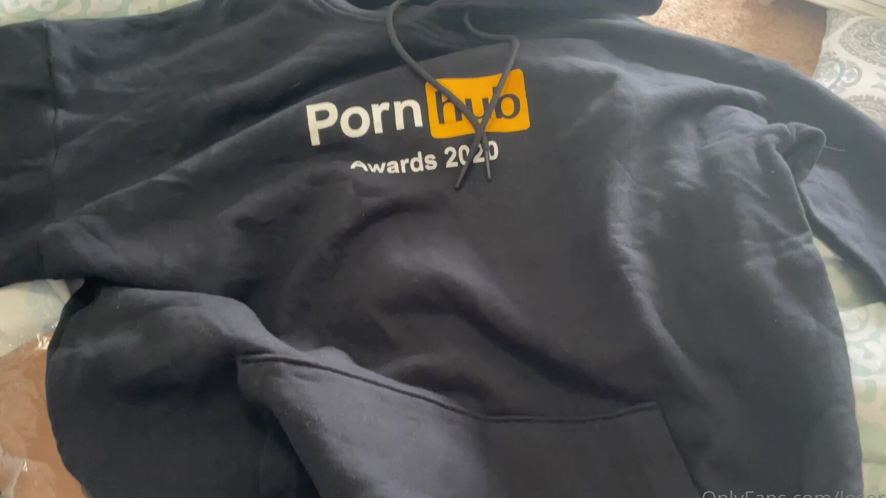 Loserlexxx 2198442280 08 20 2021 Unboxing My 100K Subs Gift From Pornhub Yes I M Naked