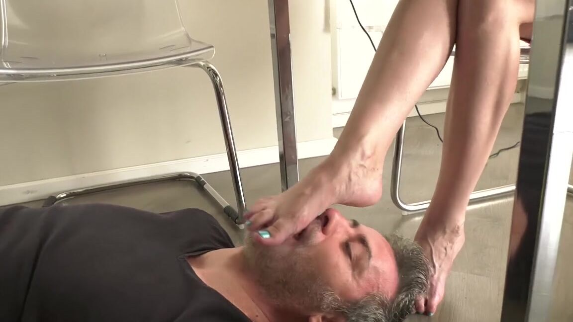 Abbiecat Onlyfans Real Life Slavery Office Foot Licker I Relax In The Office Checking My Mails