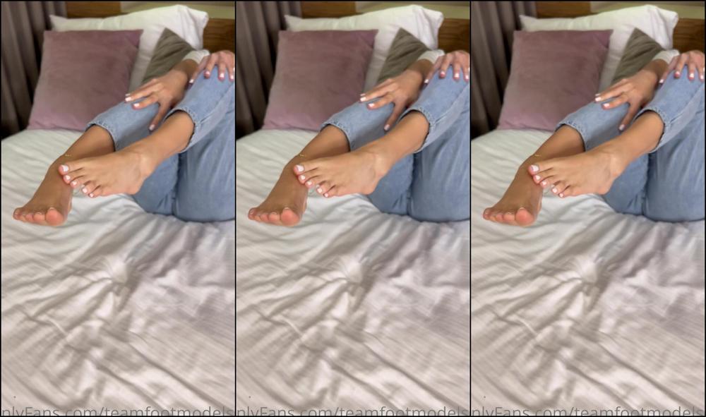 Teamfootmodelsco Do You Want To Come And Help Me Suck My Feet Quieres Venir Y Ayudarme A Chupa