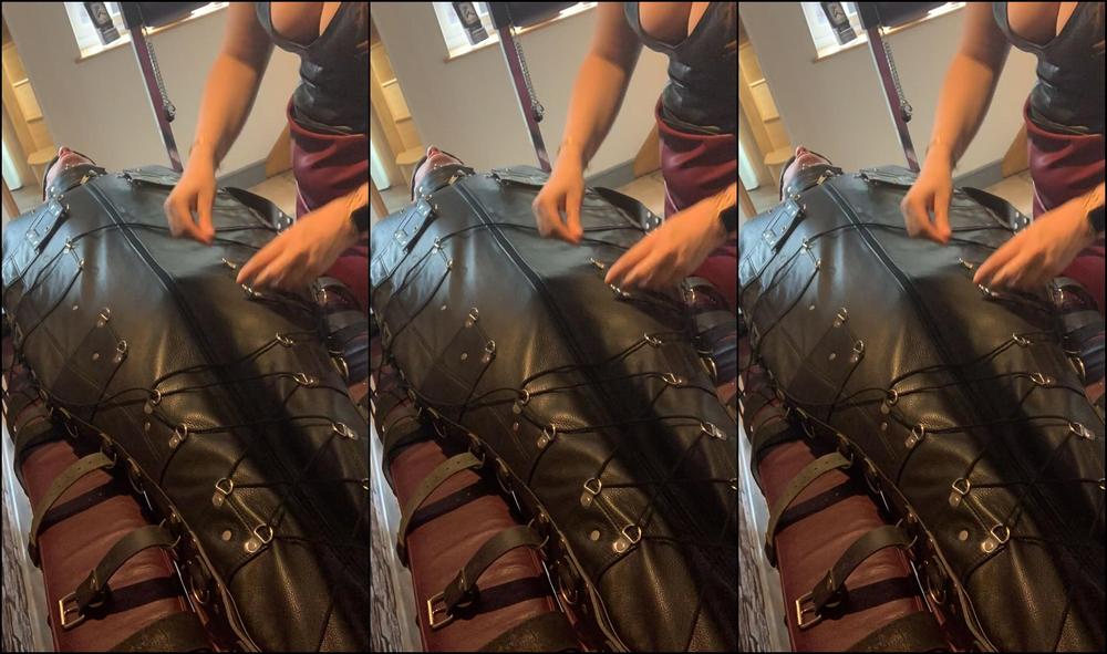 Goddess Gynarchy Ime Lapse Tucking Into Heavy Leather Body Bag Bon