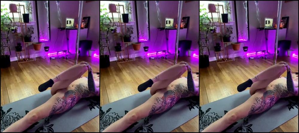Hellcat Nat Stream Started At Pm Naked Yoga And Pole Dance Before Work How Are You T