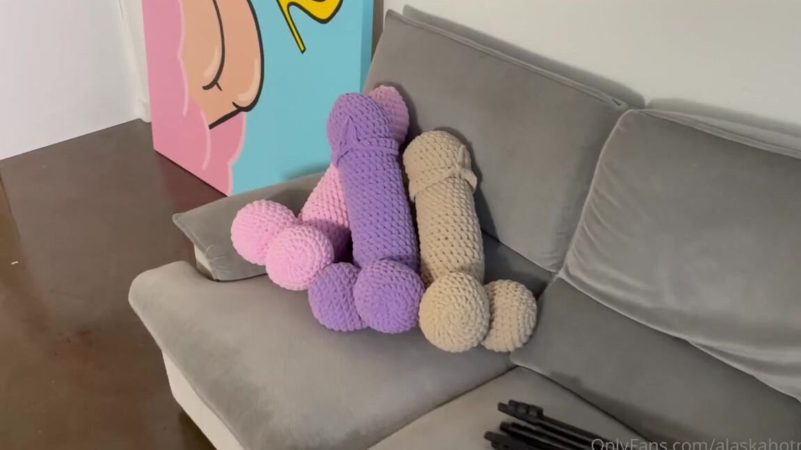 Goddess Alaska Nicknamed Alaskahotmess Onlyfans Quick Little House Tour But Naked I Know Its Still Empty And A Bit Of A Mess But Here It Is 1 Premium