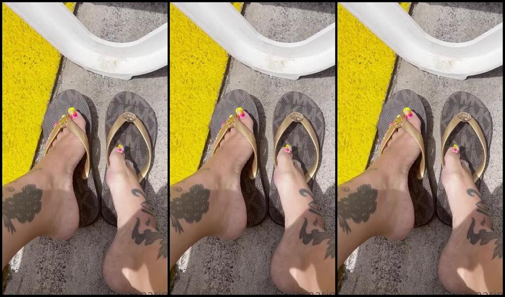 Latinamarina Onlyfans It Was A Busy Day At The Beach This Day But I Didn T Care