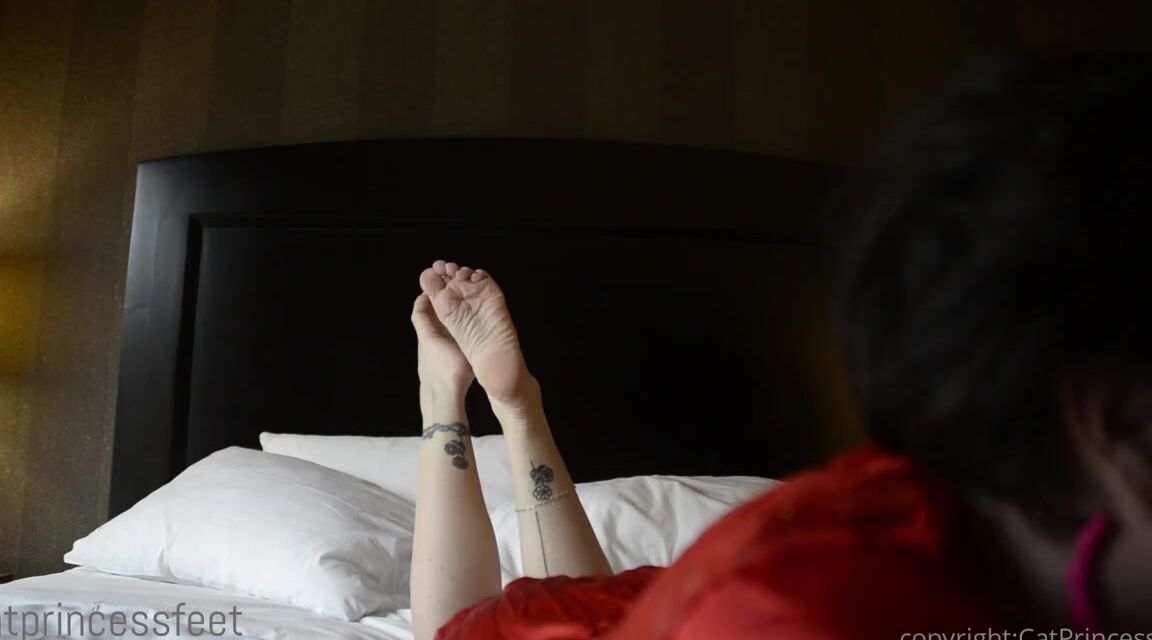 Catprincessfeet Onlyfans Happy Friday My Guys My Treat For You Today Milf In The Morning Bedhead Sexy Soles Cupcake As I7F