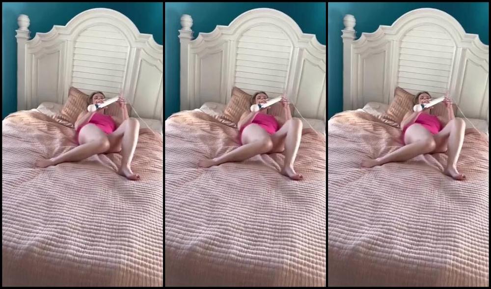 Claire Irons Nicknamed Claireirons Onlyfans A Little Reward Cumming To Me After A Productive Film Day