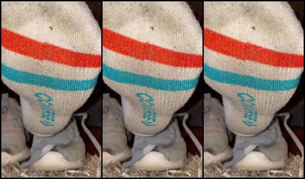 Caroline Aka Feetsiecakes Onlyfans Shoe And Sock Removal On My Way To Hit The Shower My Feet Got A Little Wet On My Walk This Morning