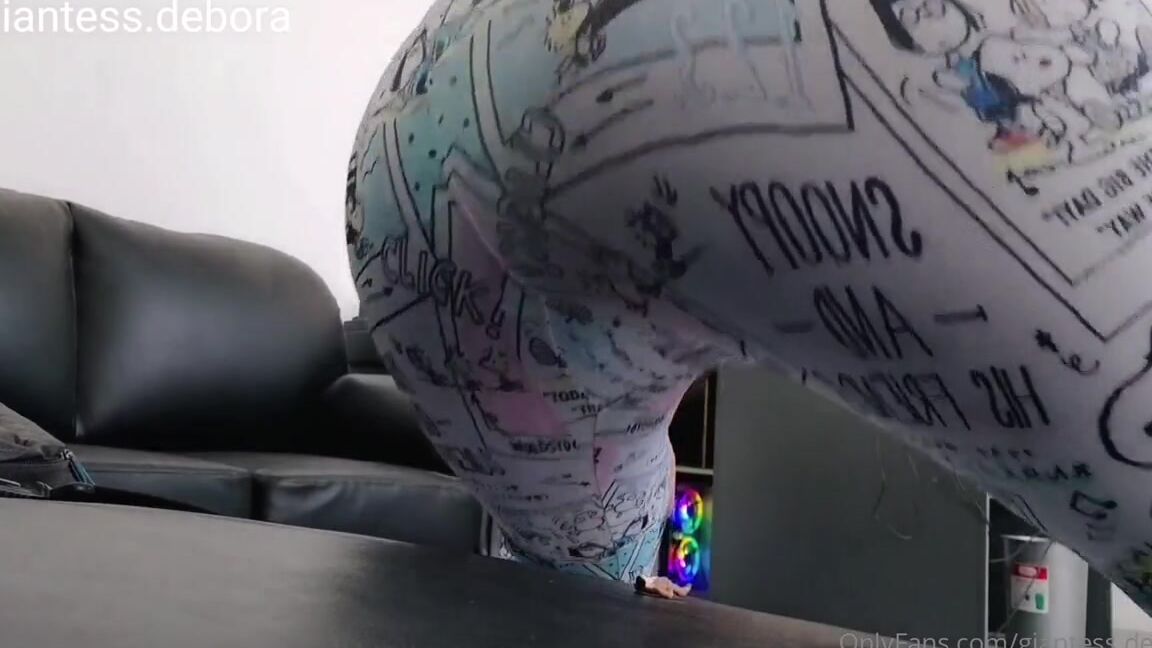 Giantess Debora Nicknamed Giantess Debora Onlyfans Mi Pequeo Primo Voyeurista Spanish Full Vdeo12 Min It Was A Custom Vid I Found My Cousin Under