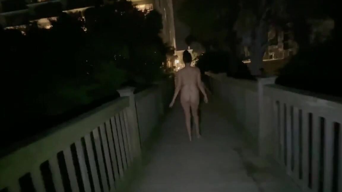 Nicole Niagara Pier Pussy Play Risky Butt Naked And Caught Doodstream