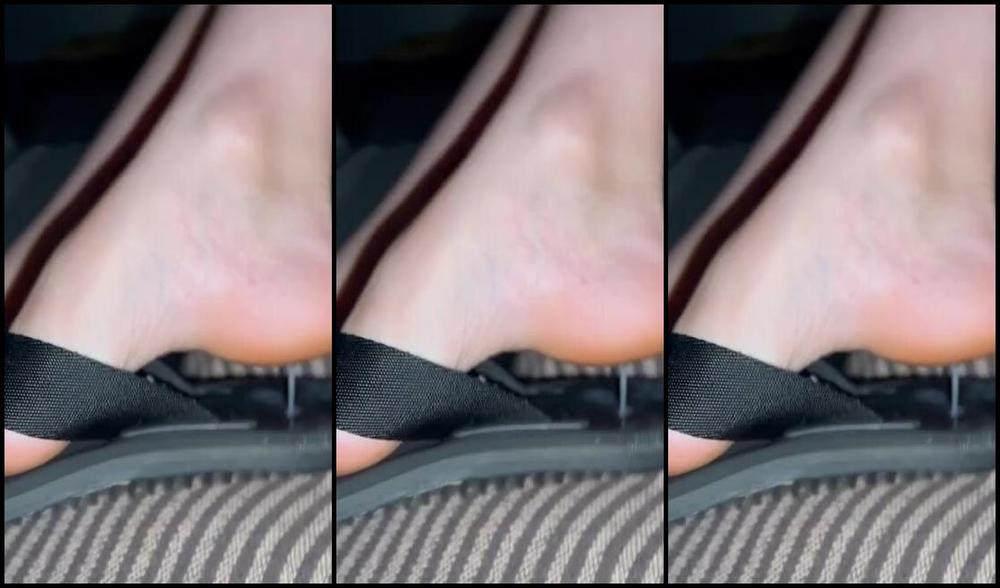 Pezinhos Da Amora Aka Amorafeetofc Onlyfans After A Delicious Footjob He Cums In My Flip Flops After I Put In My Feet And Had To Feel That War