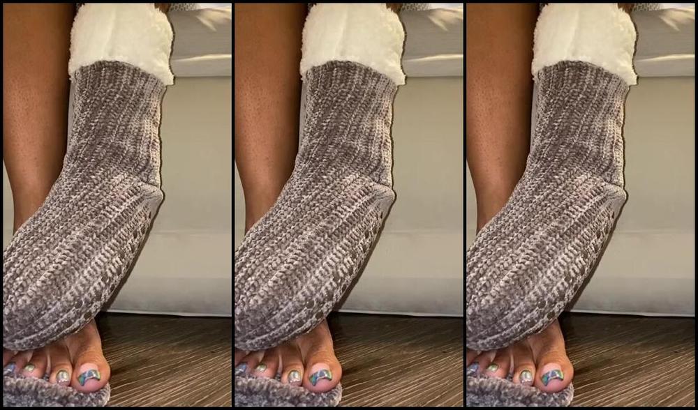 Queenjodiieetoes Aka Prettyfeetonly1800 Onlyfans Gotta Keep Em Nice Warm For The Winter
