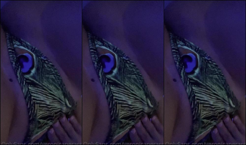 Veronicaperasso 2030034776 02 12 2021 Getting Tan And She Is Wet