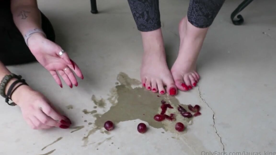 Lalalaura Nicknamed Lauras Kingdom 12 14 2020 Onlyfans Video Laura Amp Nameless Grape Crush