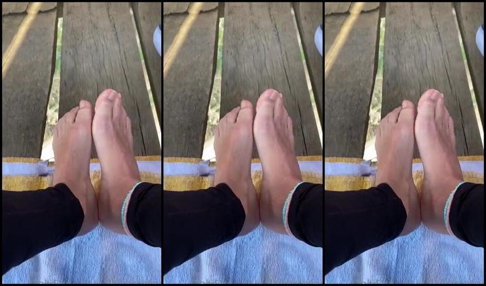 Froggeevip Onlyfans This Is How Our Walk In Nature Actually Ended He Cummed On My Feet Natural Toes