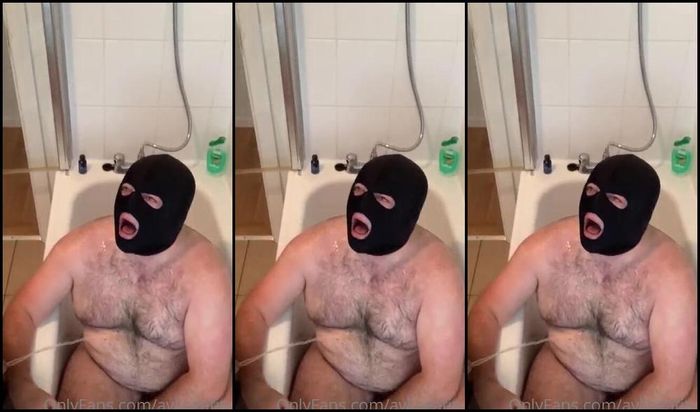 ayllagatina-06-08-2020-657500034-using-my-slave-making-it-taste-the-taste-of-my-drink-who-wants-to-occupy-his-space-and