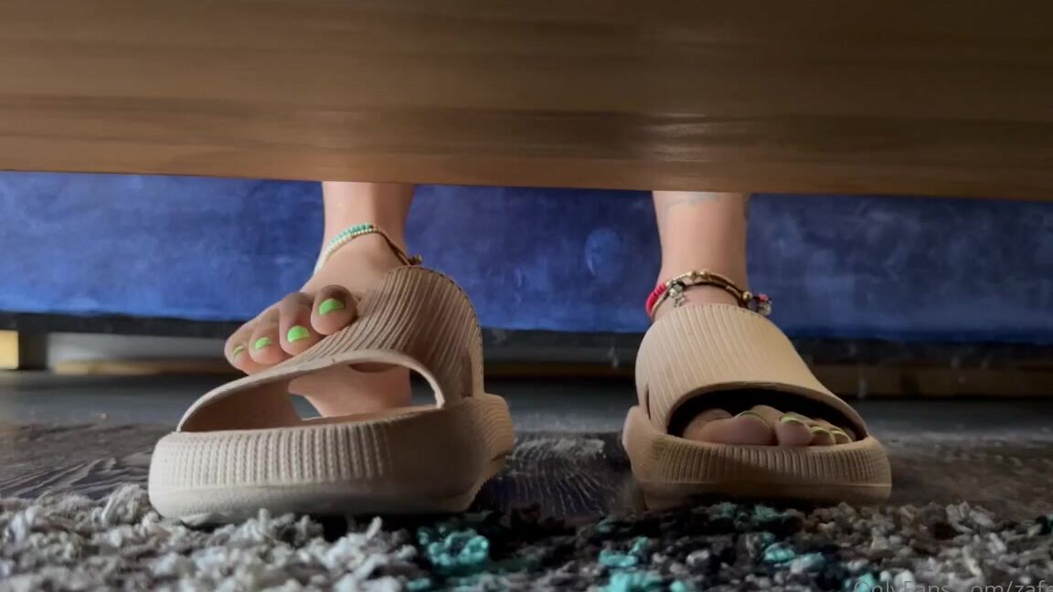 Zafeetllc Onlyfans Wiggling These Sexy Toes Under The Table
