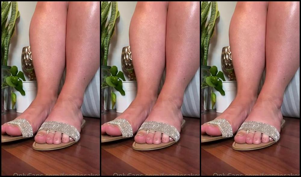 Caroline Aka Feetsiecakes Onlyfans How Cute Are These They Make A Lot Of Noise When I Slap Them