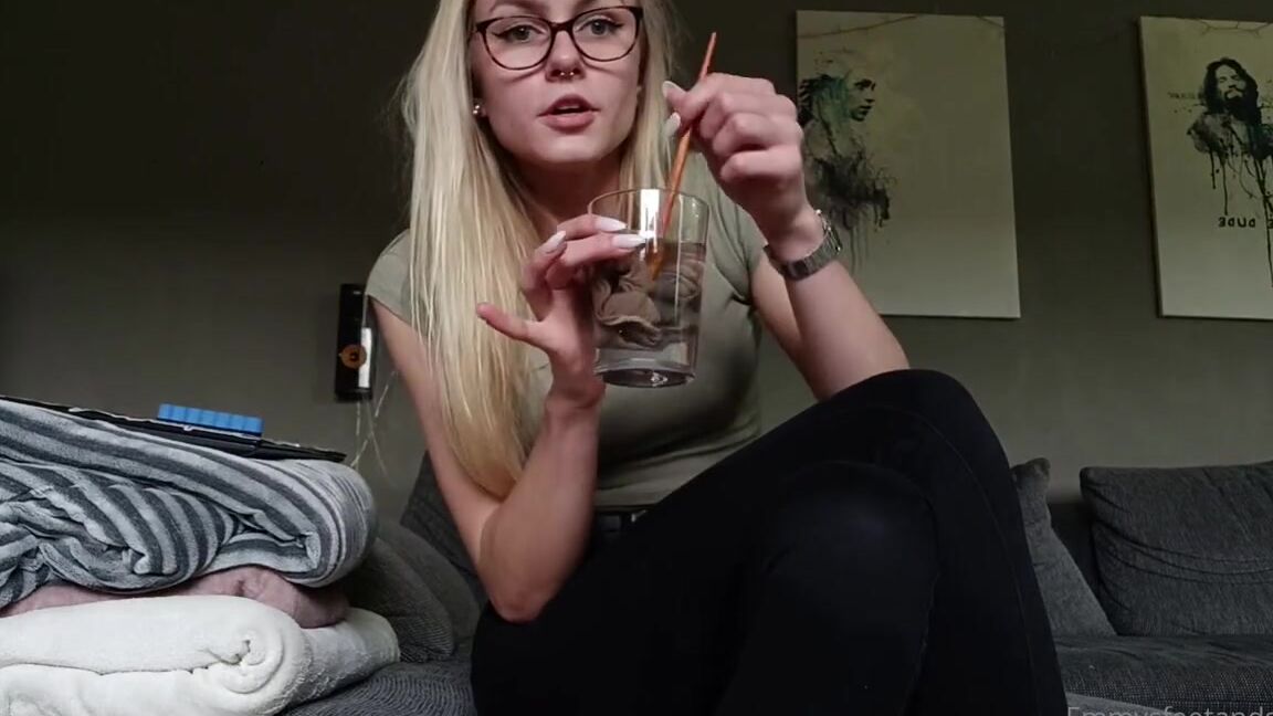 Emmysfeetandsocks Aka Emmyfeetandsocks Onlyfans Your Stepsis Is Back Againp