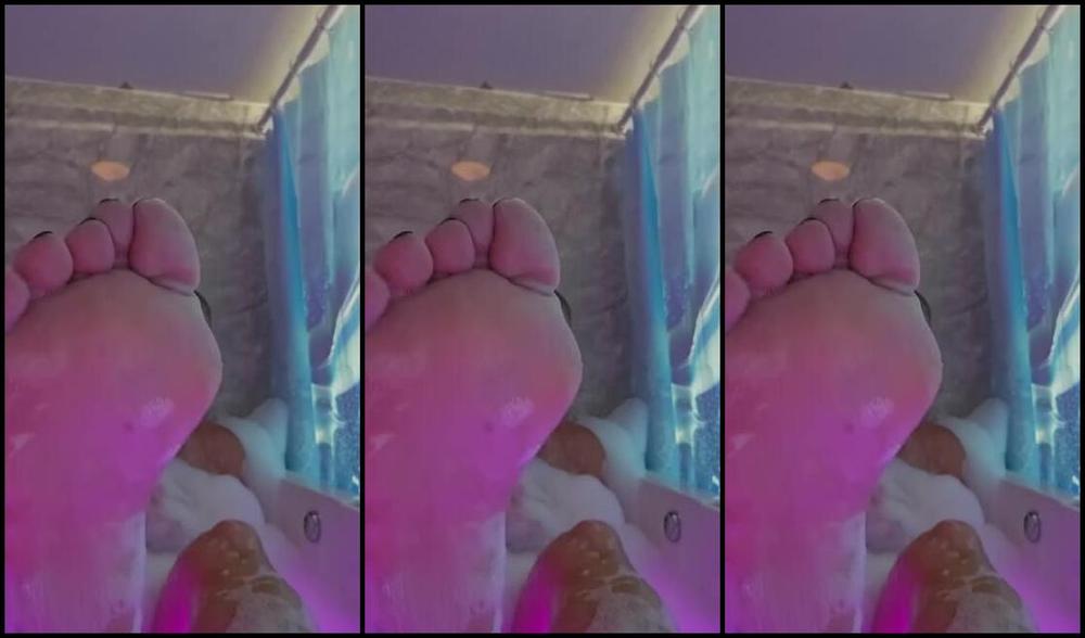 Flirtygirl370Z Nicknamed Flirtygirl370Z Onlyfans Bubbles Make Me Happy